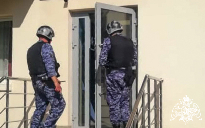 Сотрудники вневедомственной охраны задержали грабителя в Ростовской области