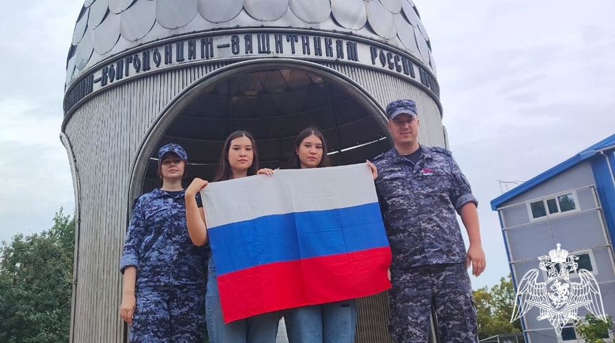 РОСГВАРДЕЙЦЫ ПРОВЕЛИ ПРАЗДНИЧНЫЕ МЕРОПРИЯТИЯ С ПОДРАСТАЮЩИМ ПОКОЛЕНИЕМ В РОСТОВСКОЙ ОБЛАСТИ