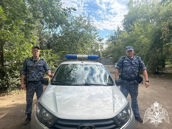 Росгвардейцы оказали помощь водителю, потерявшему сознание за рулем в Ростове-на-Дону