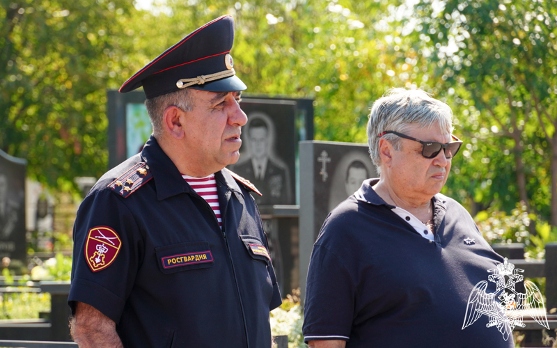 В Ростовской области росгвардейцы почтили память павшего коллеги 