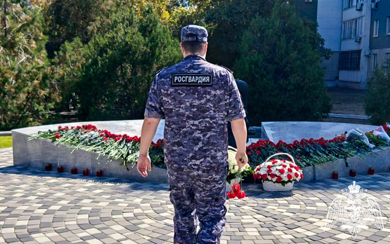 В Ростовской области росгвардейцы почтили память жертв теракта