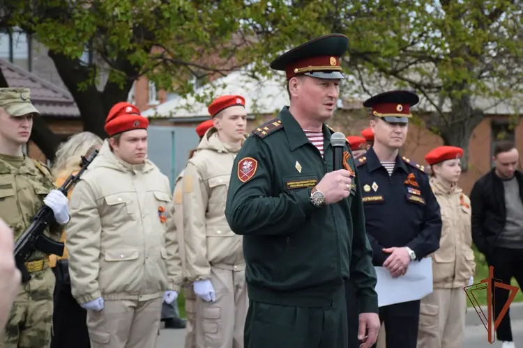 Росгвардейцы провели «Парад у дома ветерана» в Ростове-на-Дону