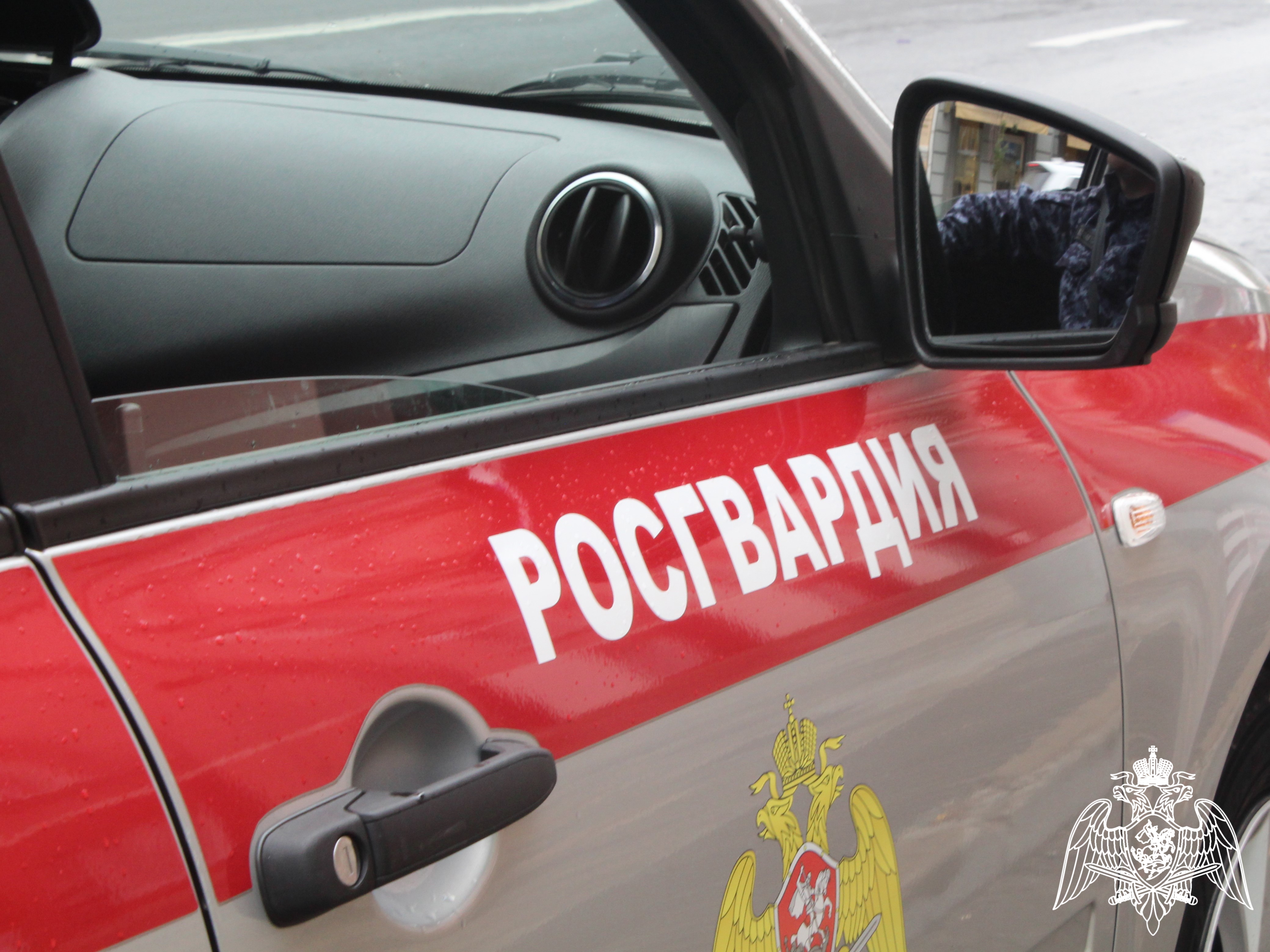 В Ростовской области сотрудники вневедомственной охраны Росгвардии помогли ребенку найти потерянный телефон
