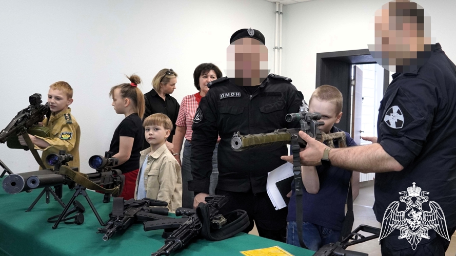 ОМОН Росгвардии встретил в своем отряде воспитанников подшефного детского дома в Ростове-на-Дону