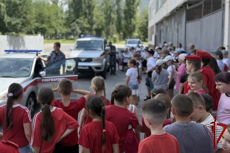 В период летних каникул росгвардейцы провели уроки мужества для школьников в Ростове-на-Дону