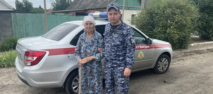В Ростовской области сотрудники Росгвардии разыскали пропавшую пенсионерку и помогли ей вернуться к родственникам
