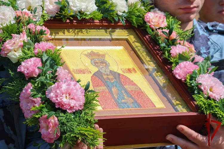 Сотрудники Управления Росгвардии по Ростовской области стали участниками богослужения и крестного хода