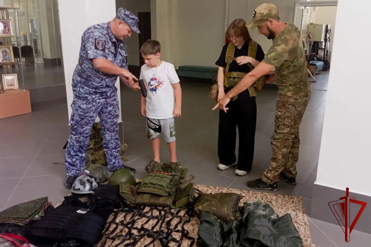 Росгвардейцы провели занятие по тактической медицине для школьников в Ростовской области