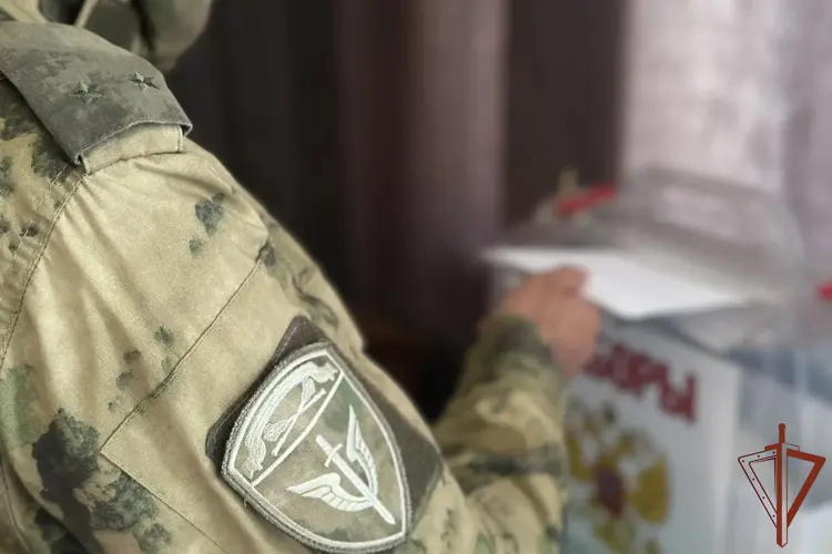 Военнослужащие и сотрудники Южного округа Росгвардии участвуют в Едином дне голосования