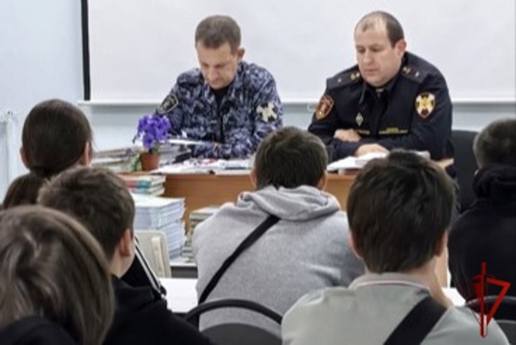 Росгвардейцы провели патриотическое мероприятие для студентов в Ростовской области